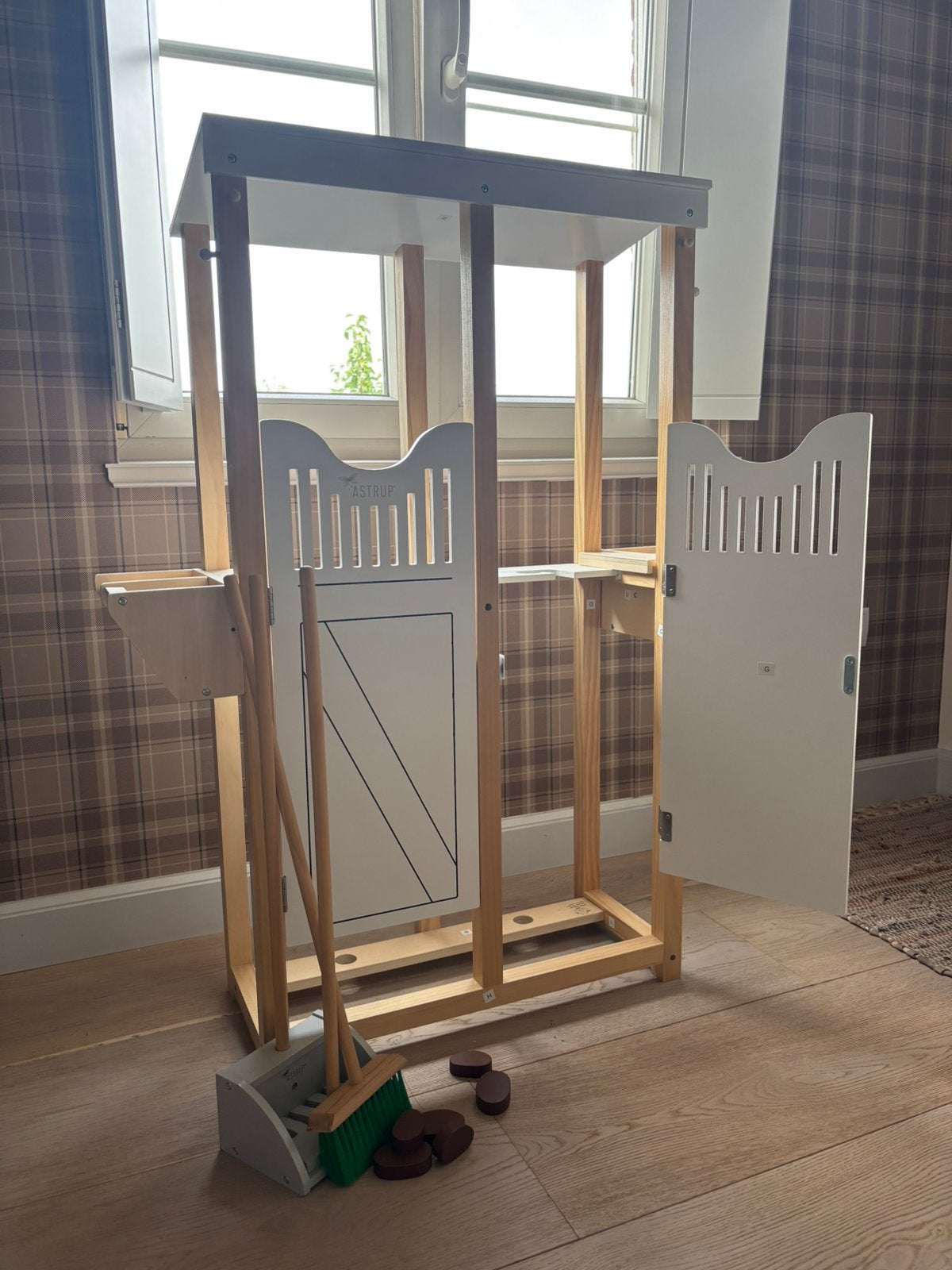Prachtige stal voor stokpaardjes / hobby horse., Ophalen, Zo goed als nieuw
