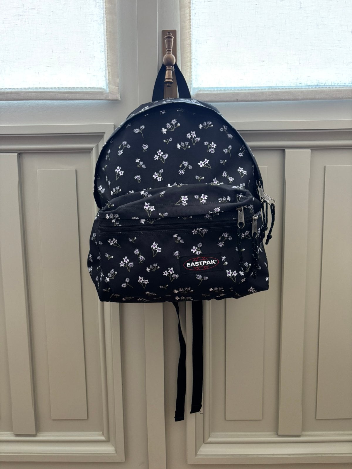 Eastpack rugzak/boekentas zwart met bloemetjes motief, Enlèvement ou Envoi, Comme neuf, Eastpak