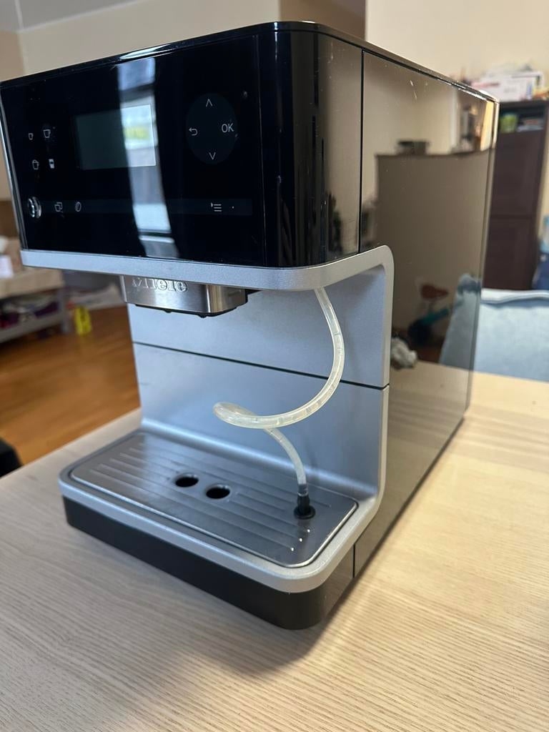 Miele CM6100 koffiemachine - goede staat, Elektronische apparatuur, Koffiezetapparaten, Gebruikt, Koffiemachine, Ophalen
