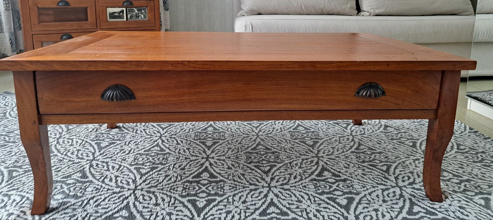 Massief teakhouten salontafel in koloniale stijlmet brede op, Huis en Inrichting, Ophalen, Zo goed als nieuw, Teakhout, Koloniaals