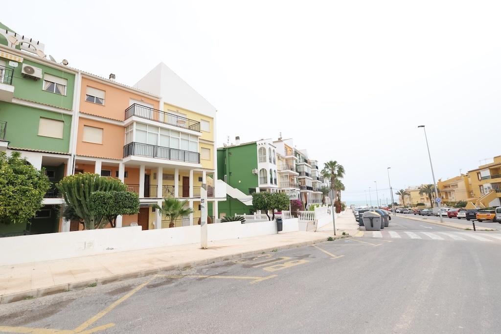 Appartement te koop in Torrevieja. Op 250 meter van de zee!, Immo, Buitenland, Spanje, 50 m², Stad, Appartement