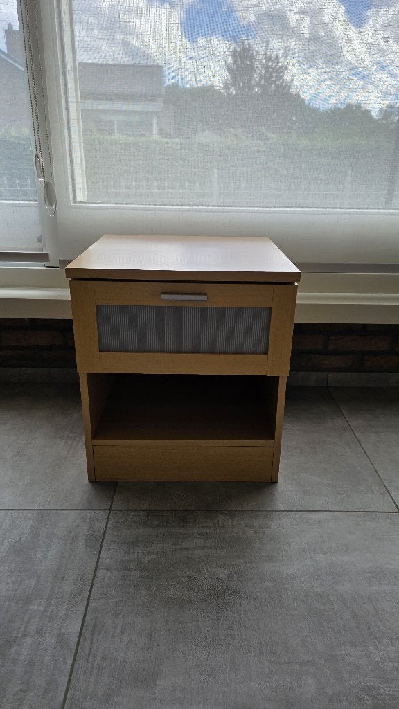 Table de chevet GRATUITE, Maison & Meubles, Enlèvement