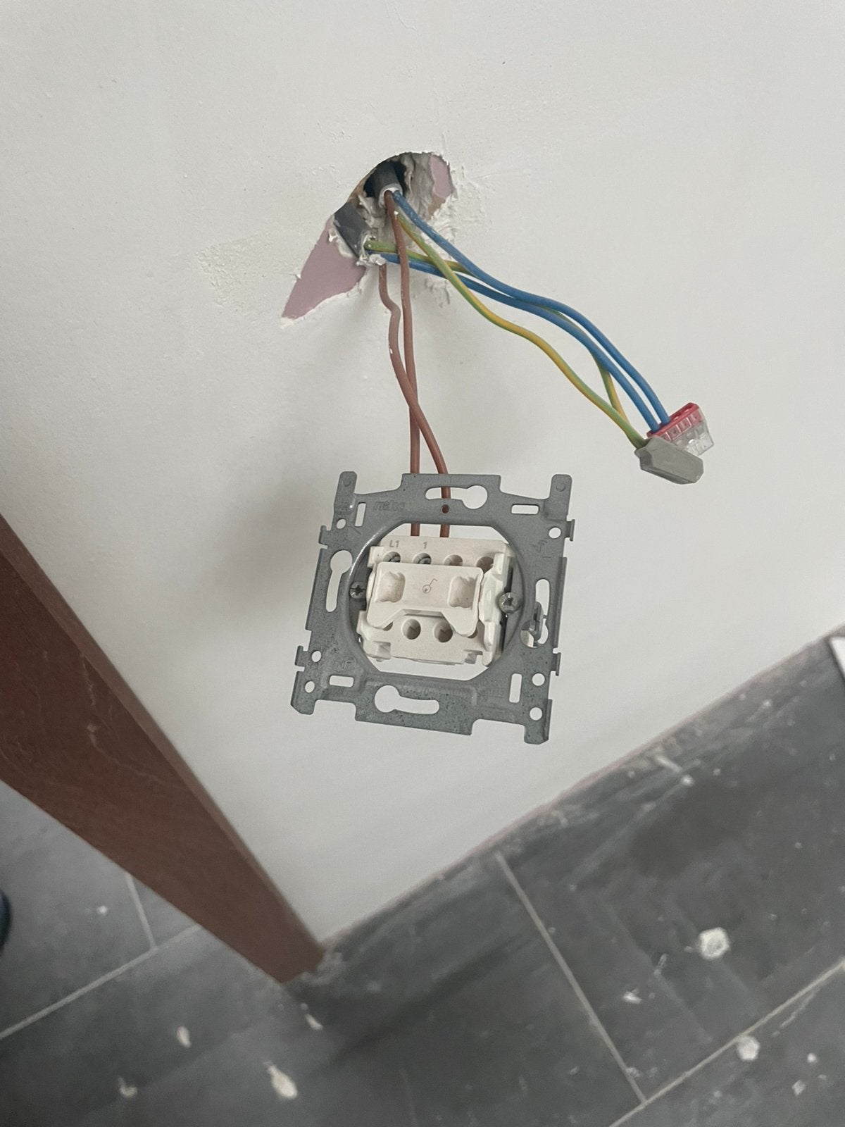 Votre électricien pour tous les travaux, petits ou grands, Services & Professionnels, Électriciens, Service 24h/24