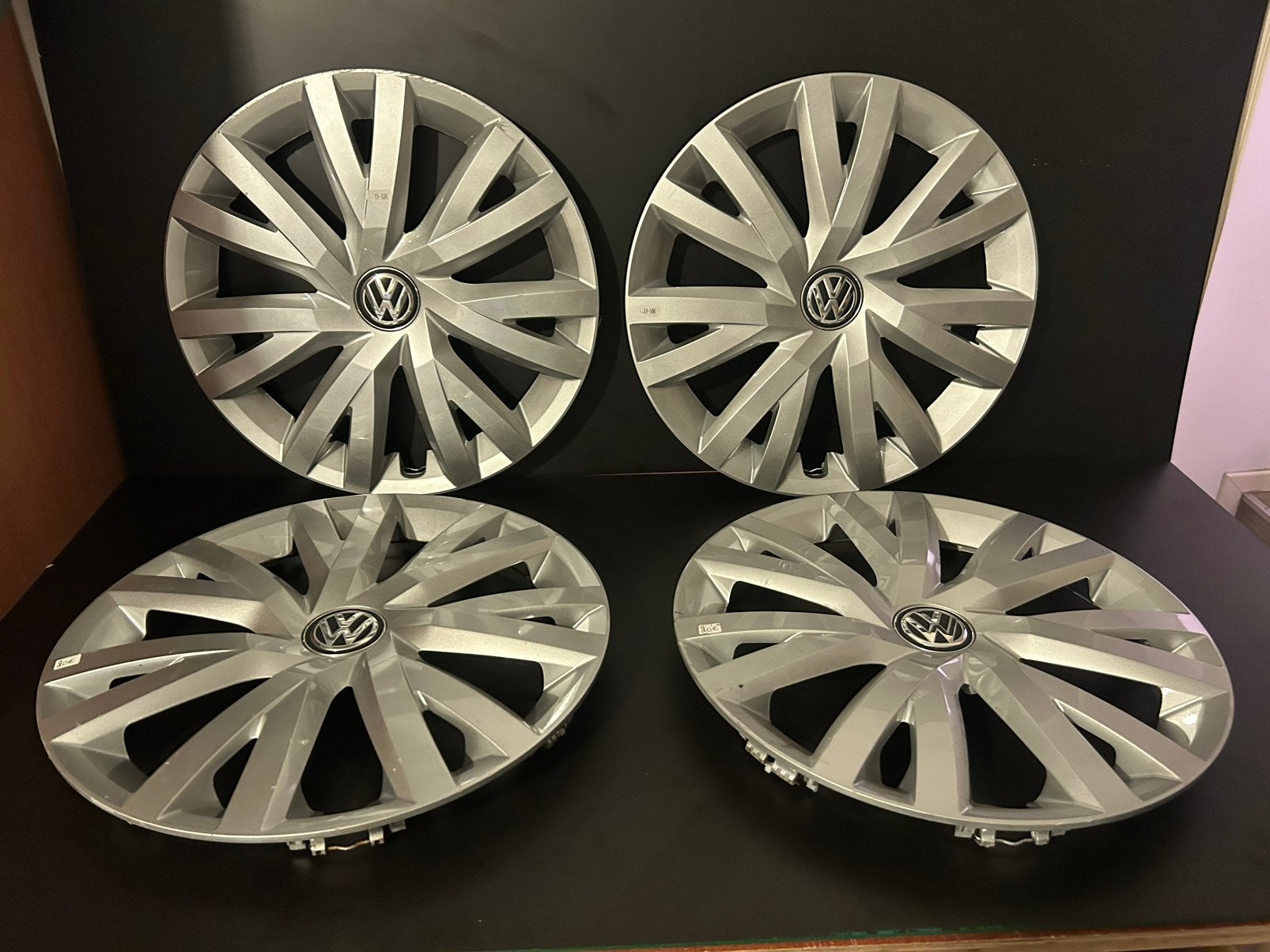 4 enjoliveurs d’origine vw caddy passat touran golf ,7,8 16", Enlèvement ou Envoi, Comme neuf