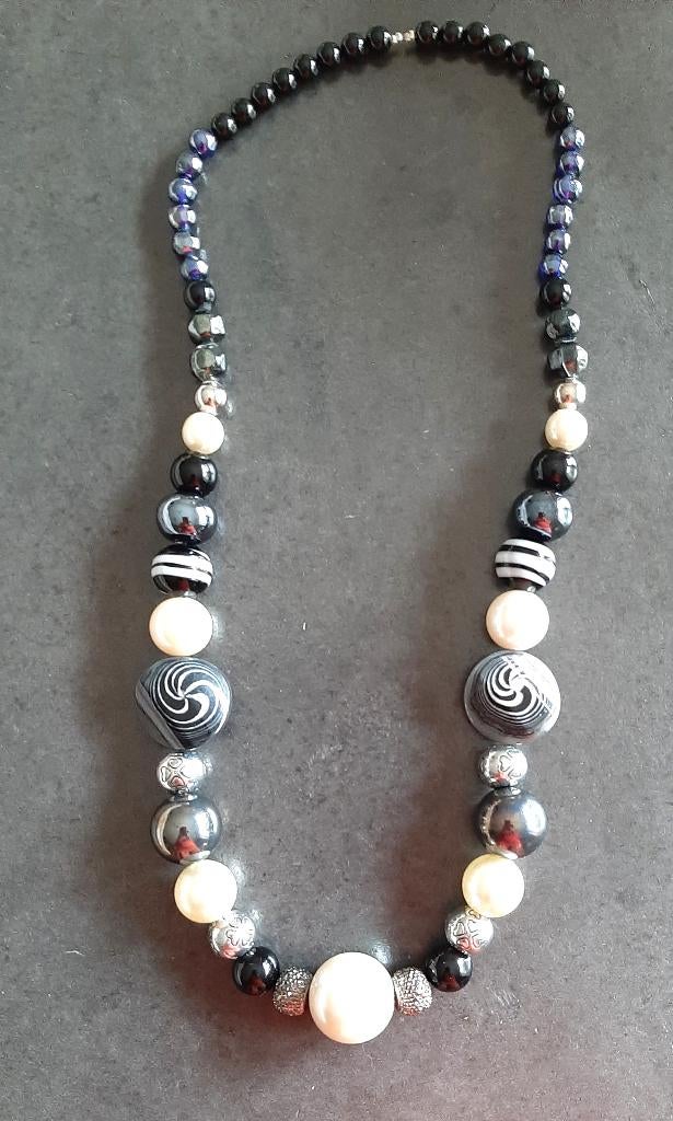 Te koop: Nieuw! Mooie zwarte ketting met zilveren accenten, Bijoux, Sacs & Beauté, Colliers, Enlèvement, Neuf, Noir, Pierre ou Minéral