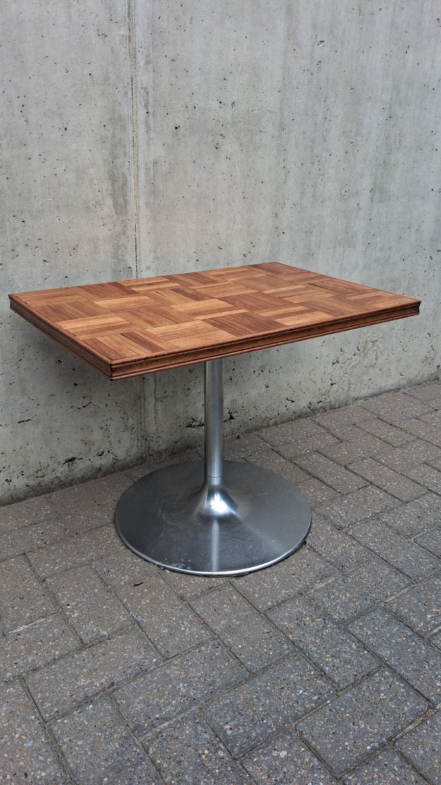 Table d'appoint vintage, Enlèvement