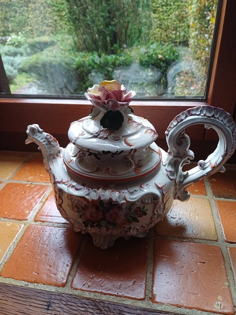 Vintage Italiaanse Bassano theepot met 3D bloemen, Antiek en Kunst, Ophalen