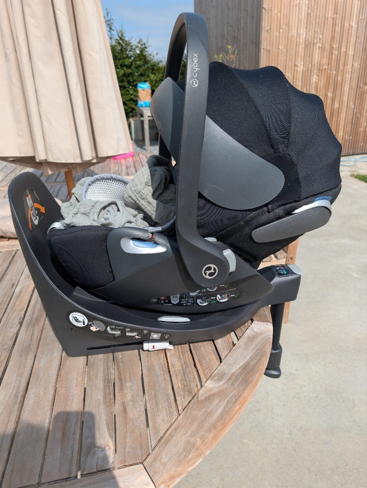 Cybex Cloud Z i-Size autostoel + Base Z One – zwart, Verstelbare rugleuning, Zo goed als nieuw, Isofix, 0 t/m 13 kg