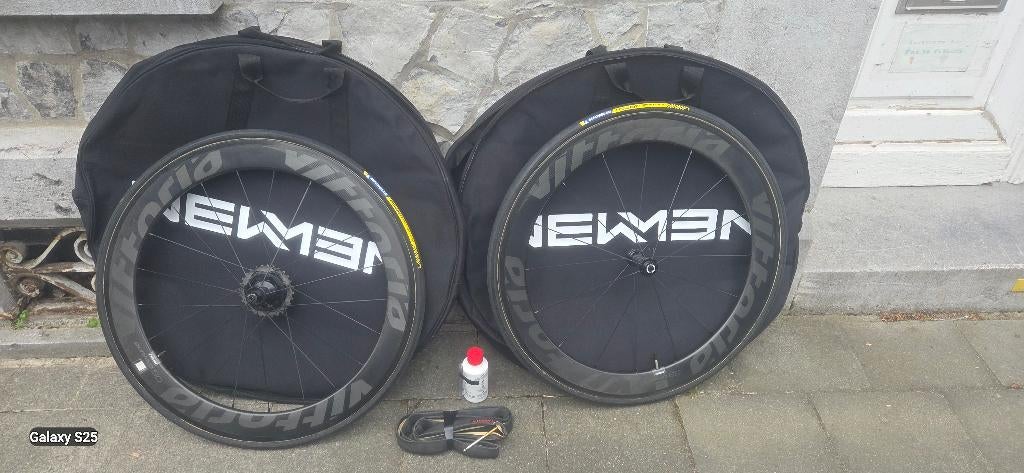 Pair of Vittoria Qurano 60  with carbon and graphene tires, Enlèvement, Comme neuf