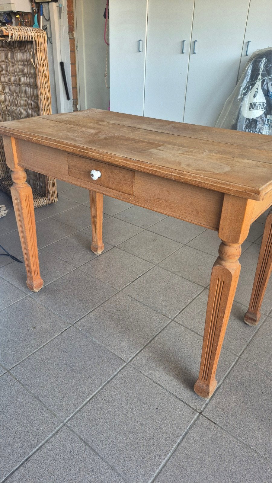 Houten wandtafel, Ophalen