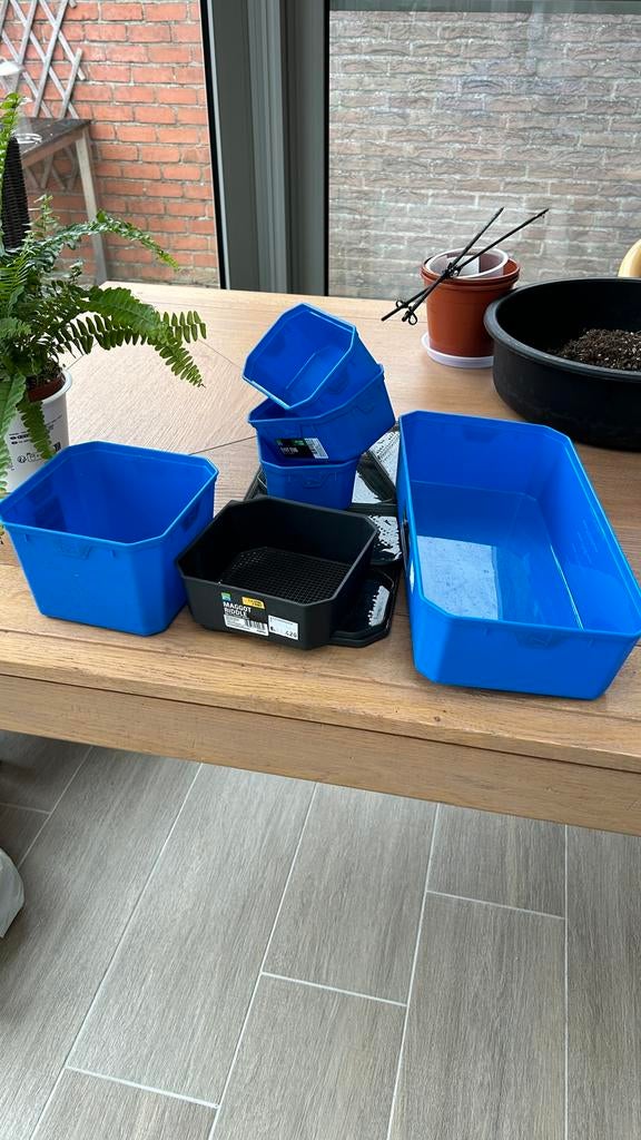 Preston bait tubs 1pt -3 st. 6pint - 1st. 3pt met zeef -1 st, Ophalen, Zo goed als nieuw