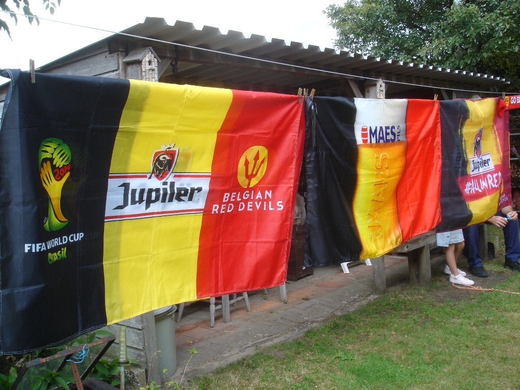 5 x Belgische vlag // Jupiler, Maes, Coca Cola, Ophalen, Zo goed als nieuw