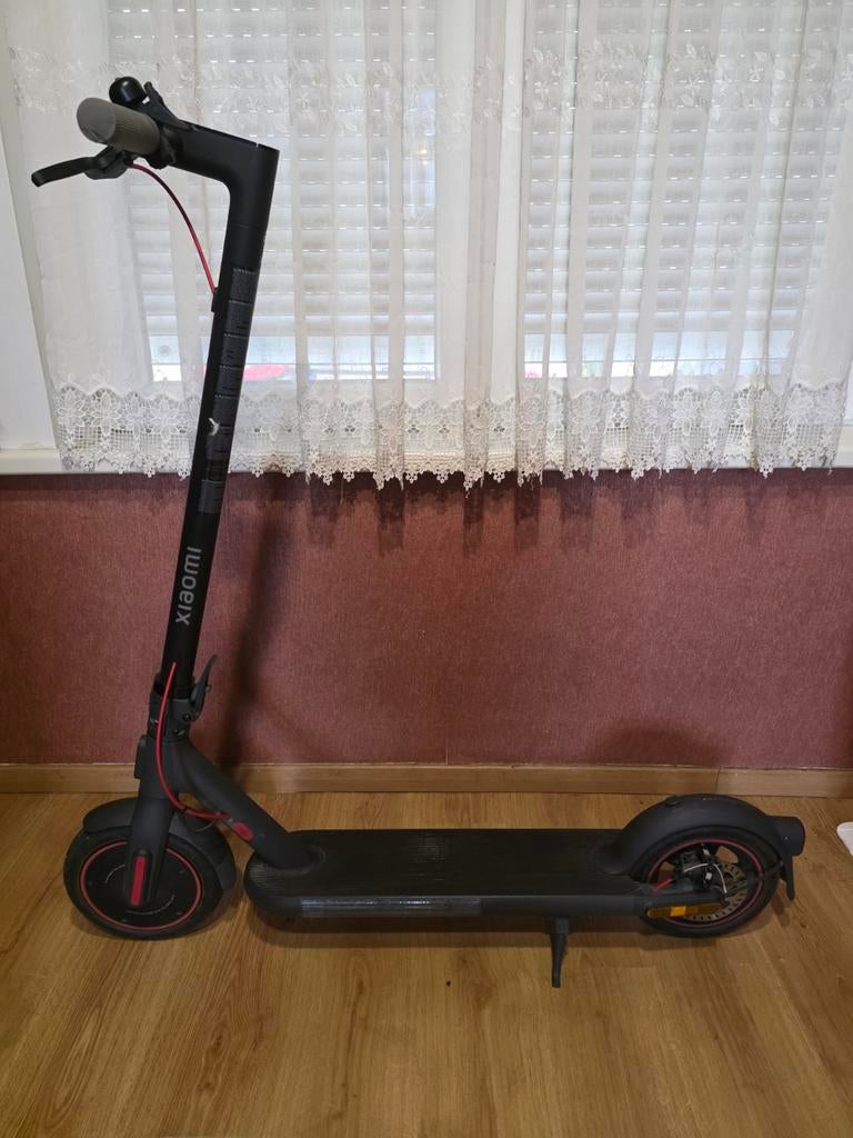 Xiaomi scooter 4pro état neuf