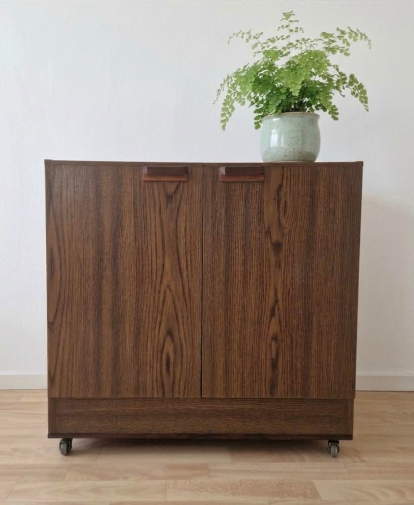 Petit buffet d'appoint vintage à roulettes, Enlèvement