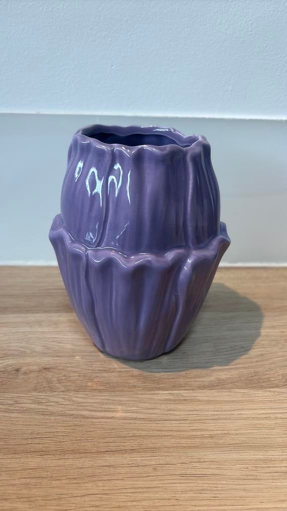 Paarse bloemenpot, Ophalen, Gebruikt