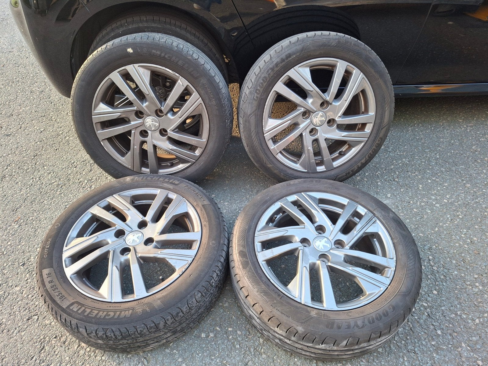 jantes d'origine Peugeot 208 - 195/55 R16, Autos : Pièces & Accessoires, 16 pouces, Pneus été, Enlèvement, Utilisé