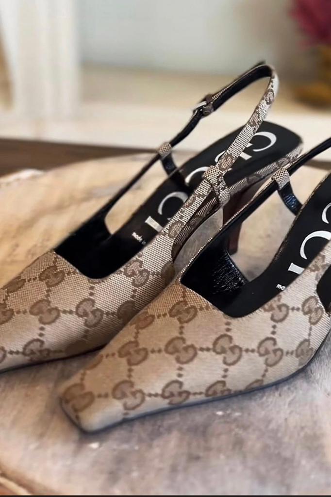 Gucci GG pumps van canvas t.39, Kleding | Dames, Ophalen of Verzenden, Pumps