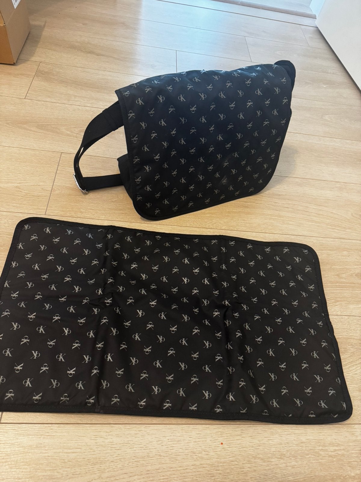 Sac à langer avec son matelas Calvin Klein original, Ophalen, Zo goed als nieuw