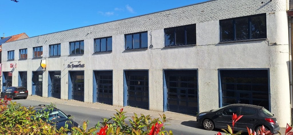 multi-functioneel handelspand - Deerlijk, 1075 m², Huur, Showroom