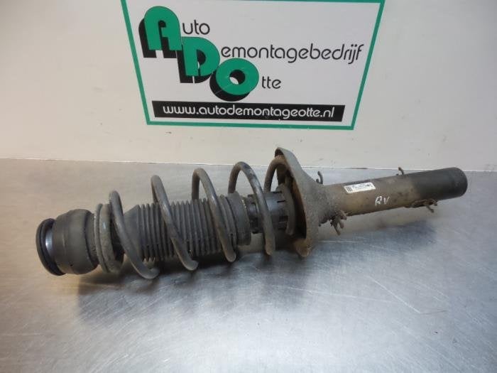 Schokdemperpoot rechts-voor van een Volkswagen Golf (Golf 97, Gebruikt, -, Volkswagen, -