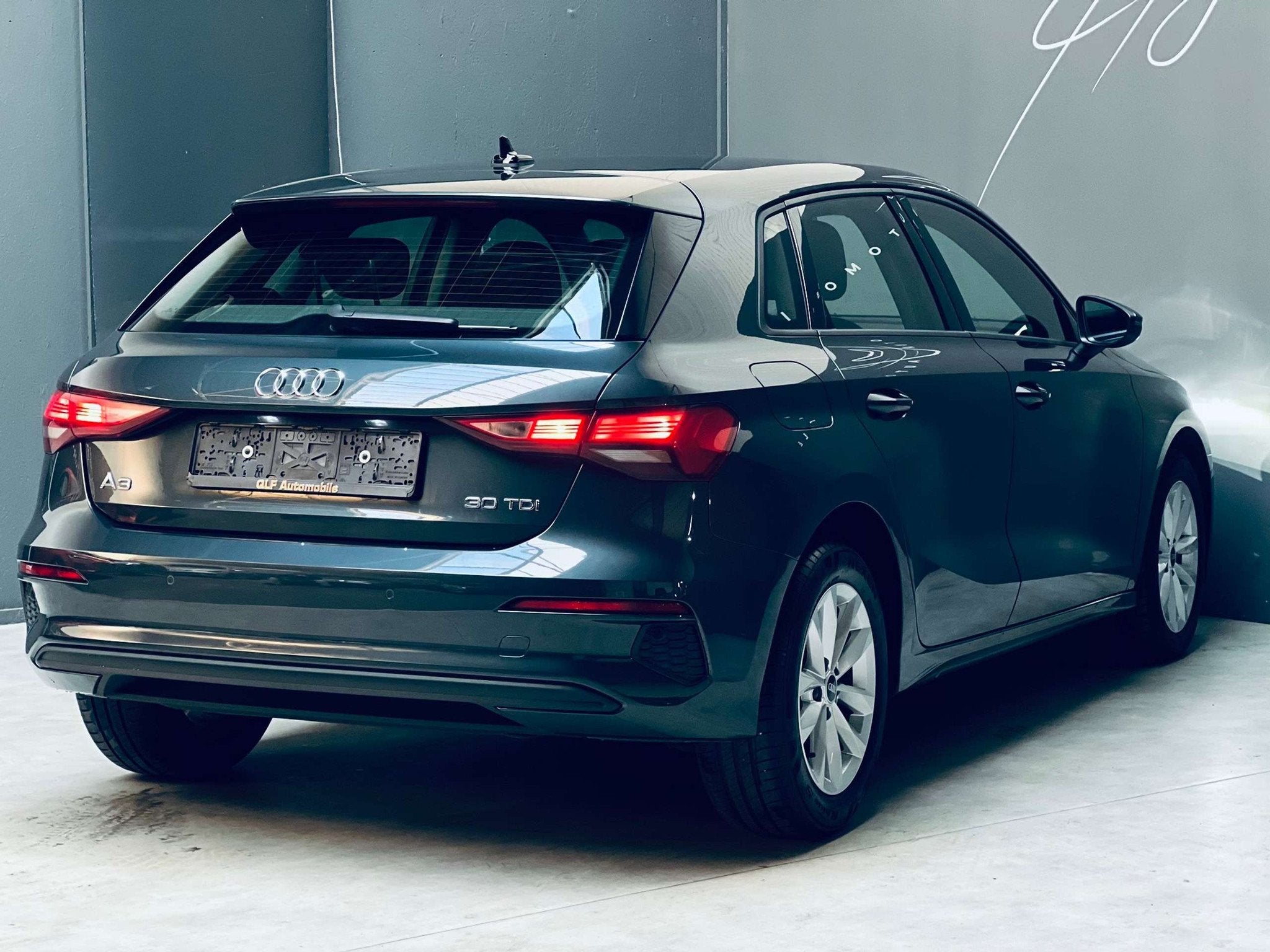 Audi A3 Sportback 30 TDi *AUTOMATIQUE*CARPLAY*CARNET COMPLET, Autos, 121 g/km, Argent ou Gris, Achat, Euro 6