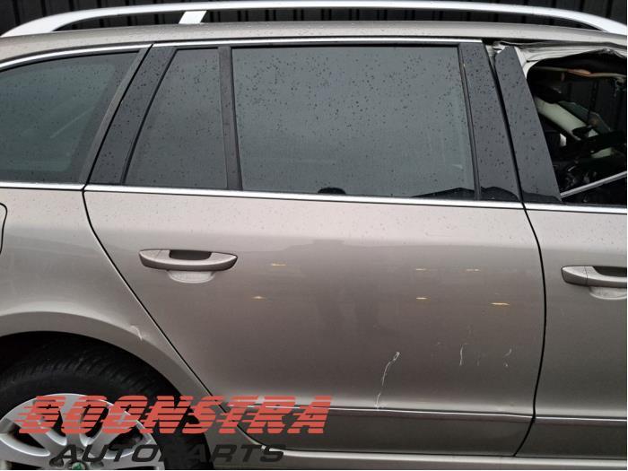 Portière 4portes arrière droite d'un Skoda Superb (Superb, -, 3 mois de garantie, Utilisé, Skoda