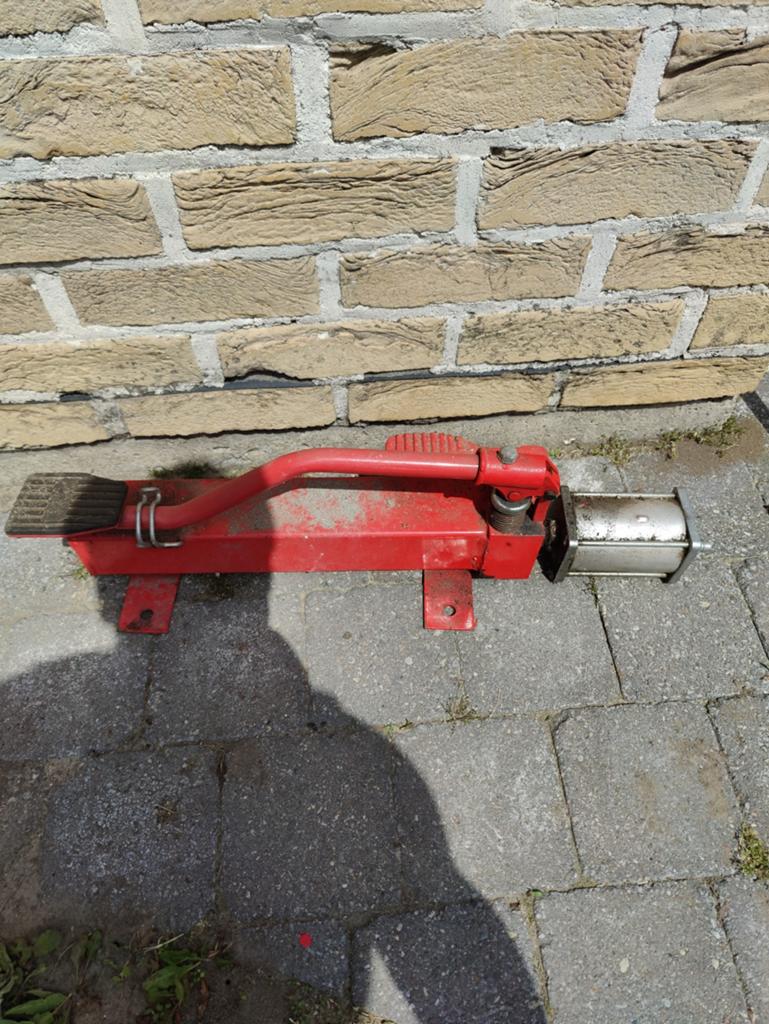 Hydraulische voetpomp, Ophalen