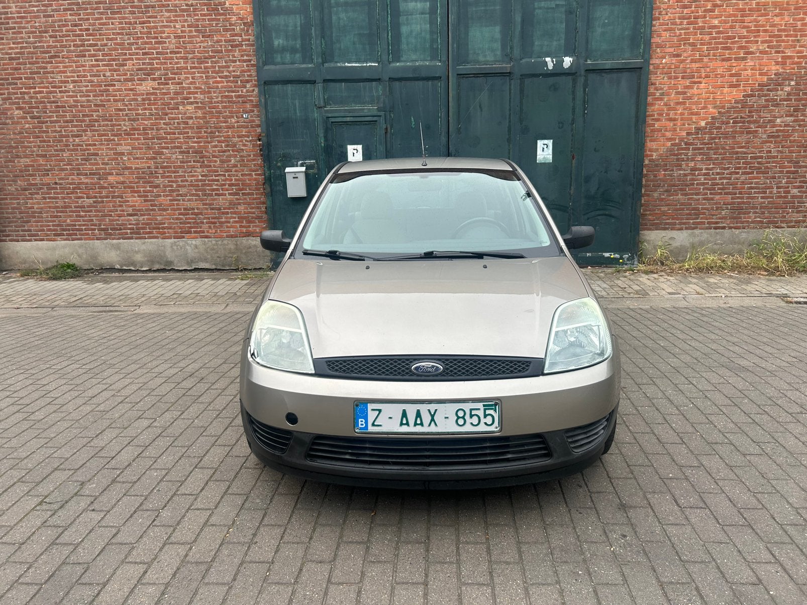 Ford fiesta 1.4 benzine te koop! Gekeurd voor verkoop, Auto's, Voorwielaandrijving, Stof, Zwart, Bruin