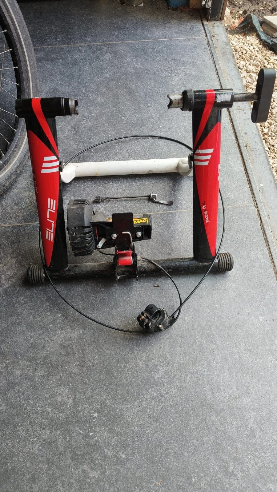 Hometrainer met magnetische weerstand ; rollen ; voorwiel, Enlèvement