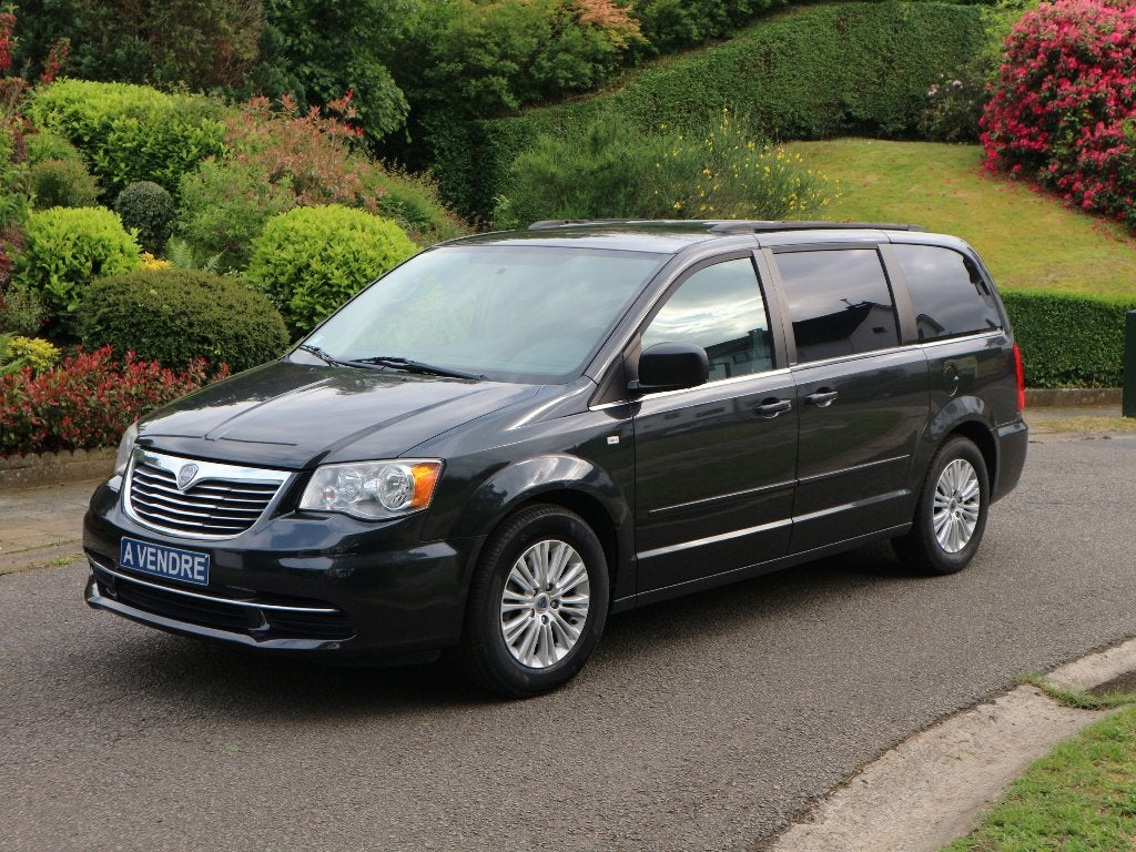 Lancia Voyager, Auto's, Euro 5, Monovolume, 207 g/km, Zwart