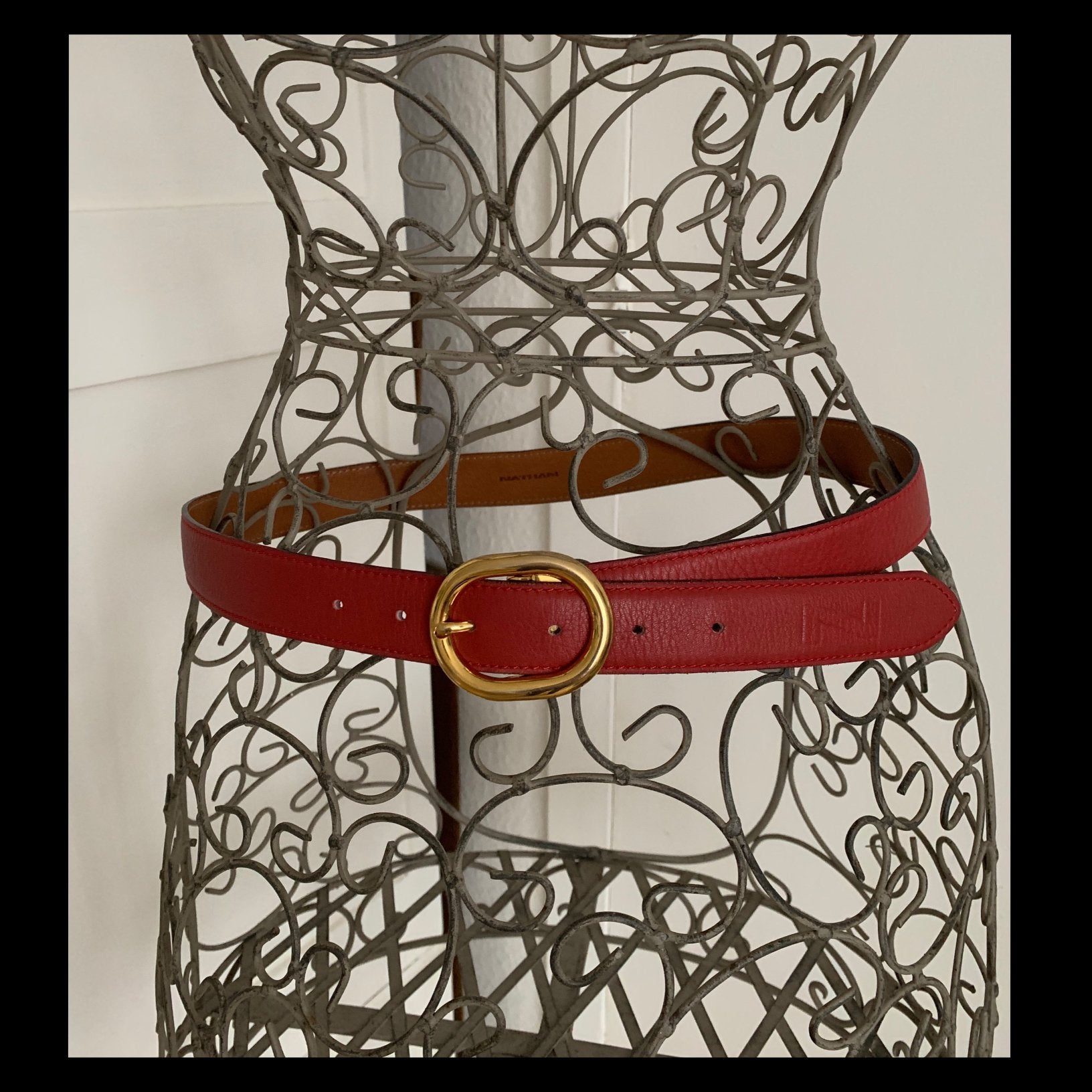 Ceinture Nathan baume rouge en cuir boucle dorée 95cm, Vêtements | Femmes, Enlèvement, Comme neuf