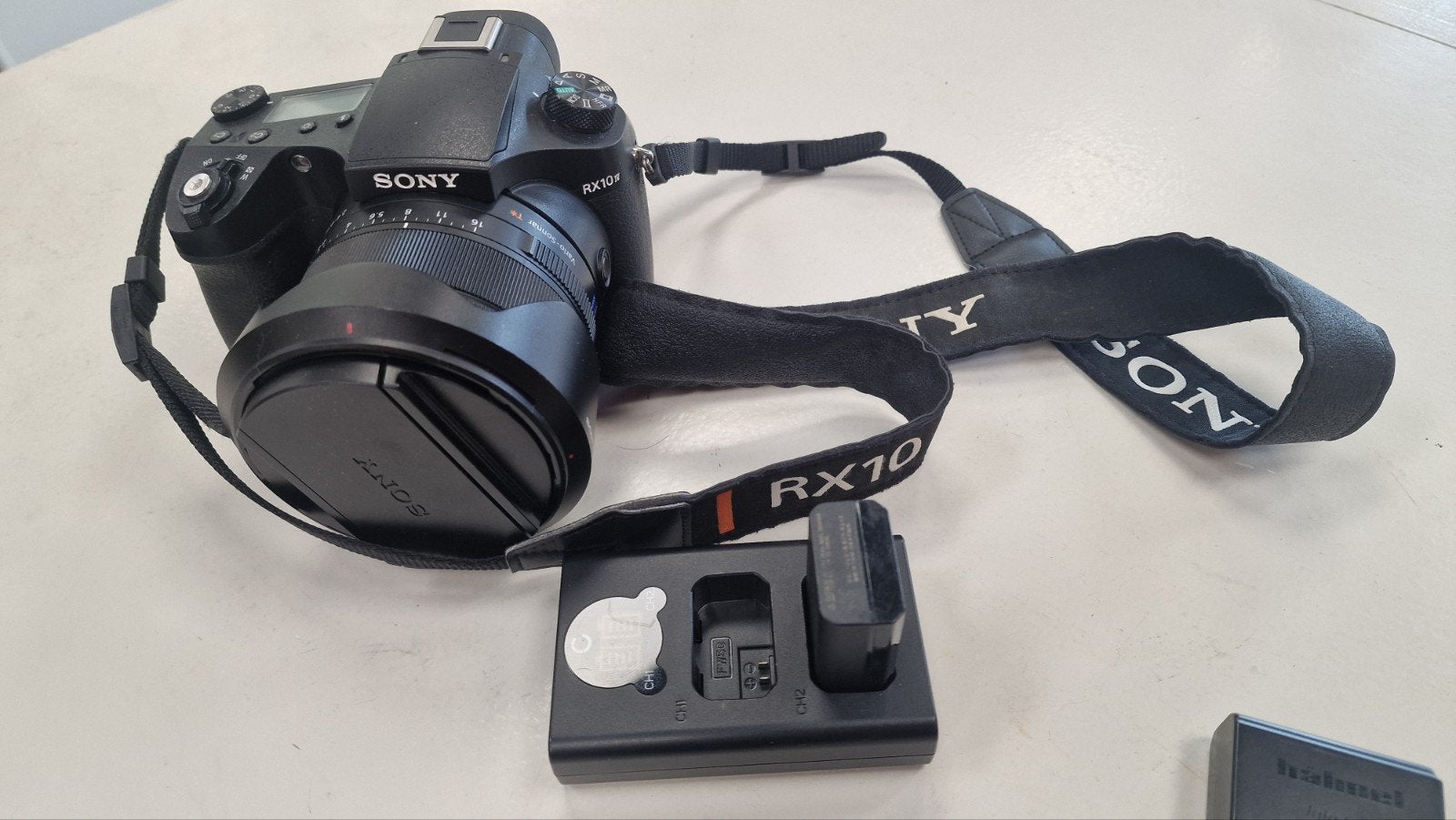 Sony RX10 IV, TV, Hi-fi & Vidéo, Chargeur, Enlèvement, 8 fois ou plus, Sony