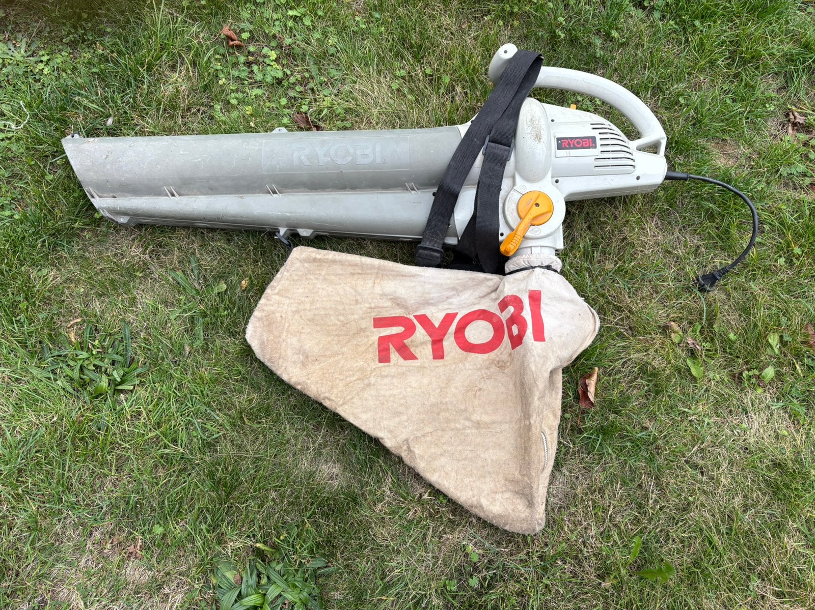 Ryobi RESV-1300 Bladblazer - Made in Japan, Tuin en Terras, Ophalen, Gebruikt, Met zuigfunctie, Handgedragen