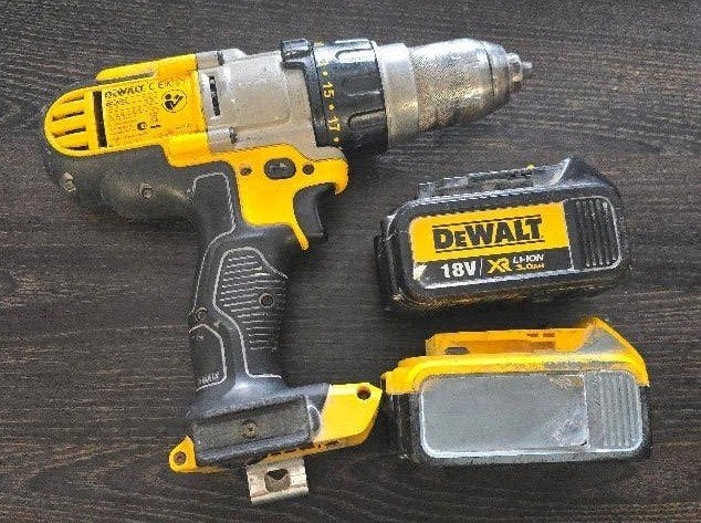 Dewalt 2 defecte accus en schroef/boormachine, Ophalen of Verzenden, Gebruikt