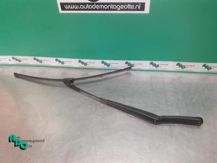 Bras essuie-glace avant d'un Volkswagen Jetta (Jetta 05-), Volkswagen, -, 3 mois de garantie, Utilisé