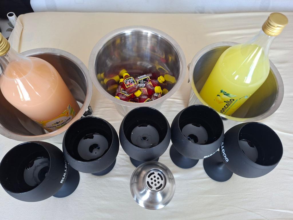 Limoncello, ijsemmers, etc., Enlèvement