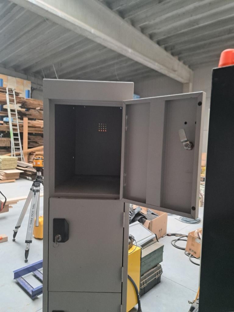 Locker kast met sleutels, Huis en Inrichting, Kasten | Lockerkasten, Ophalen