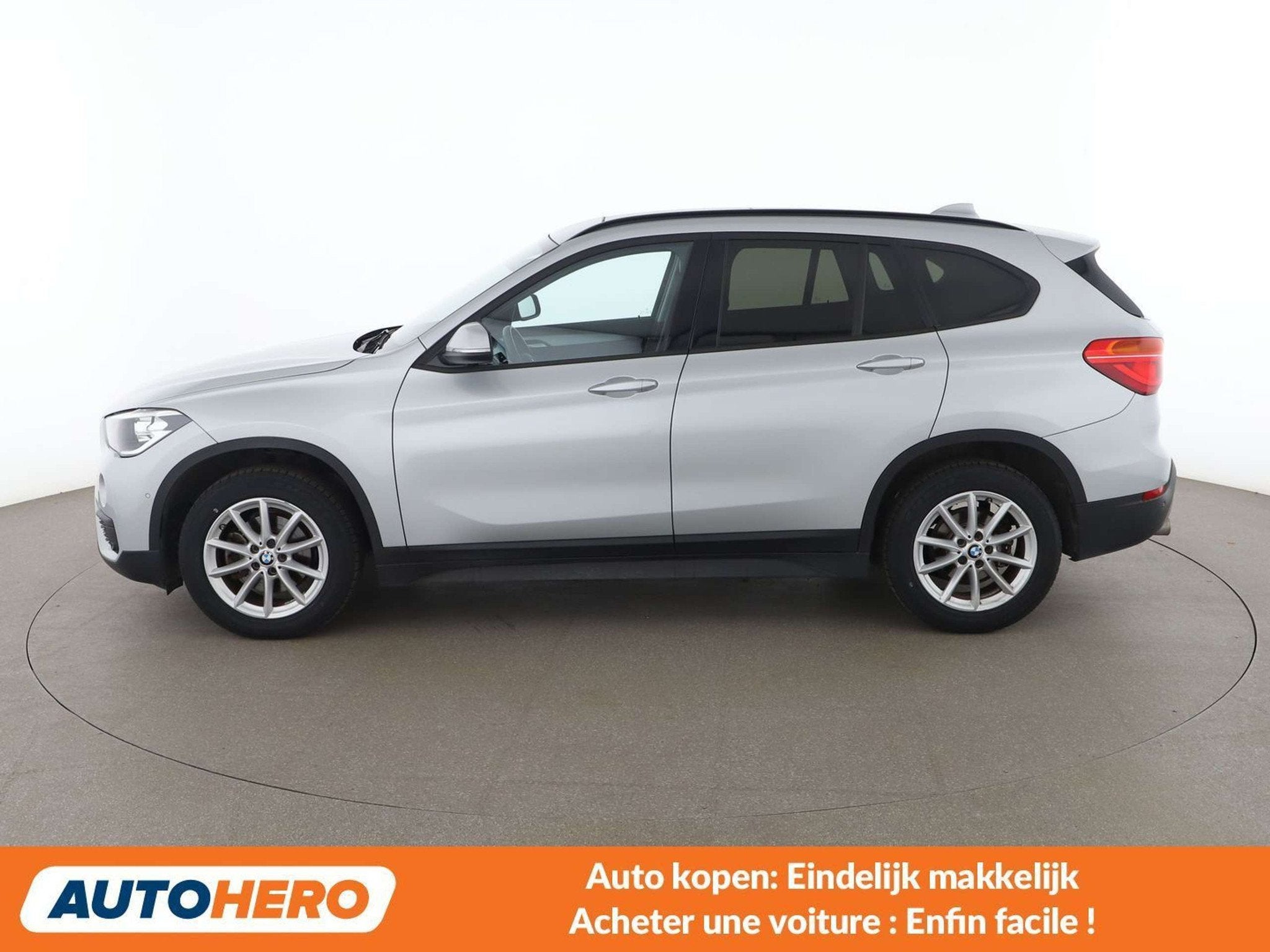 BMW X1 sDrive 18i Advantage (bj 2019, automaat), Auto's, Gebruikt, 1505 kg, Leder, 159 g/km