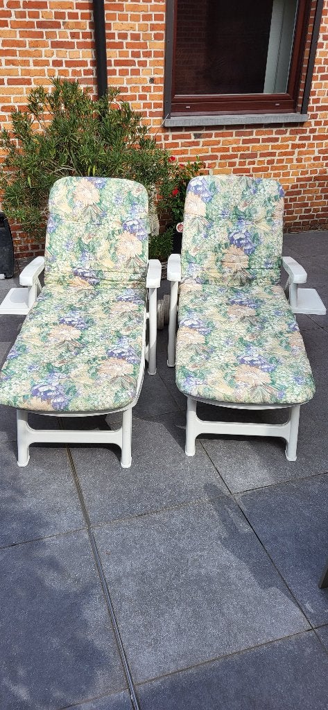 Chaises longues +oreillers+tables TRÈS bon état et propre!, Jardin & Terrasse, Enlèvement, Comme neuf, Synthétique, Pliant