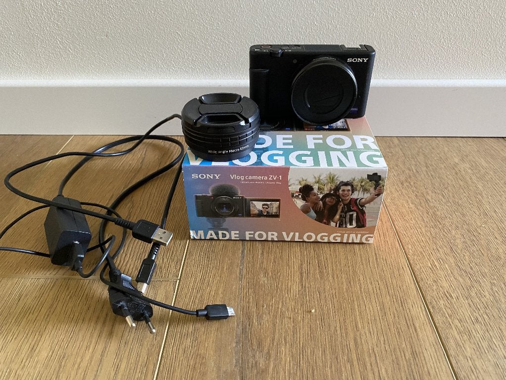 Sony ZV-1 vlog camera met extra groothoek/macrolens, Audio, Tv en Foto, Ophalen, Accu, Zo goed als nieuw, Sony