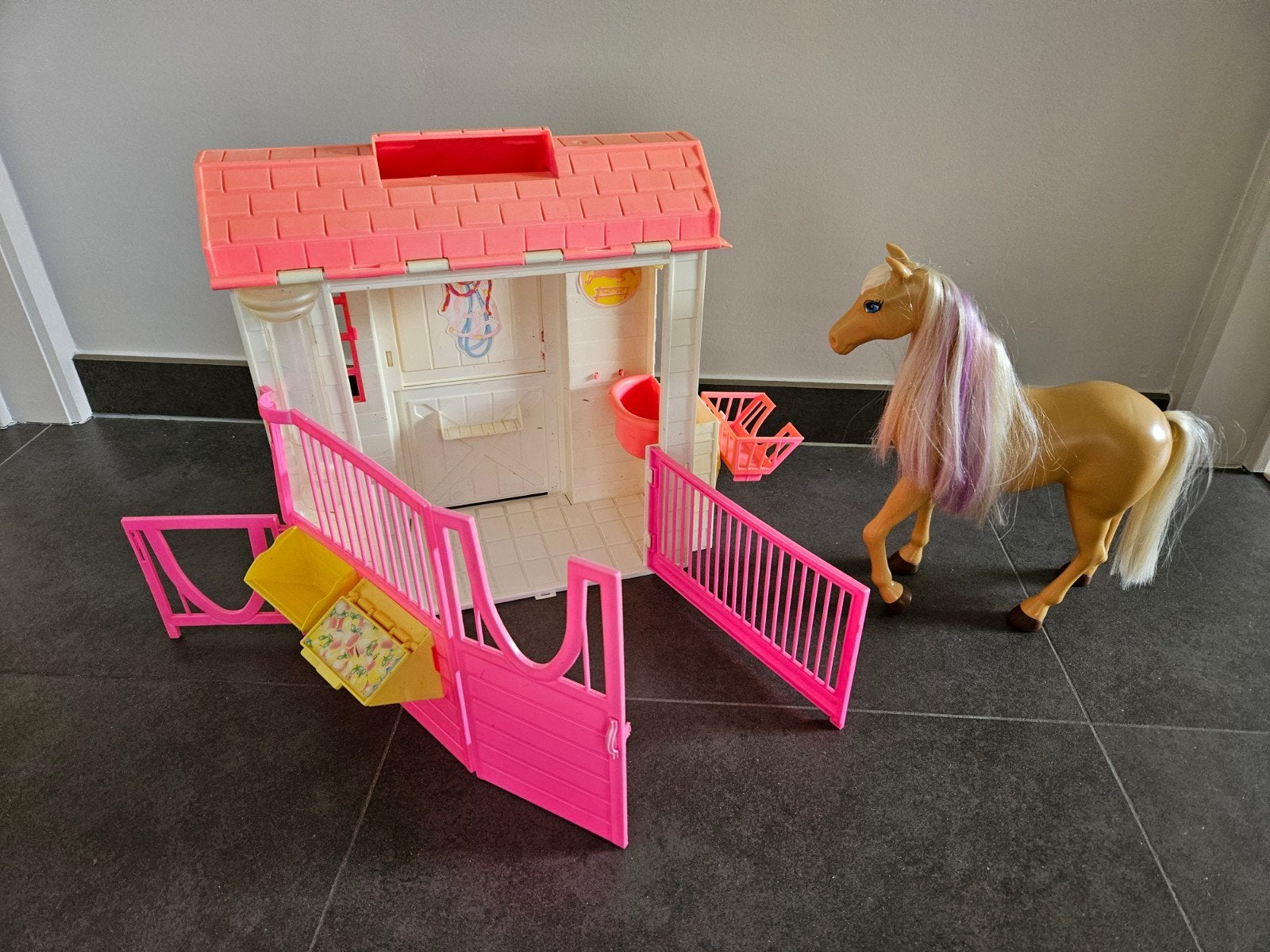 Manège barbie, Ophalen