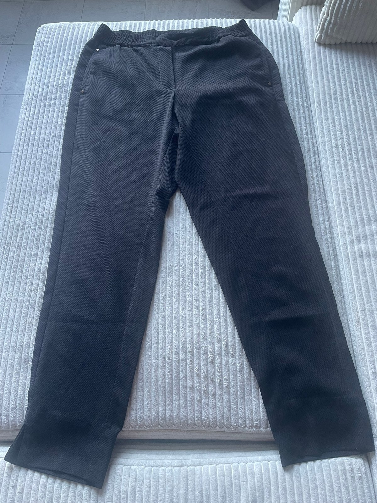 Pantalon noir pour femme – coupe droite – taille élastique, Taille 38/40 (M), Enlèvement ou Envoi, Longs, Porté