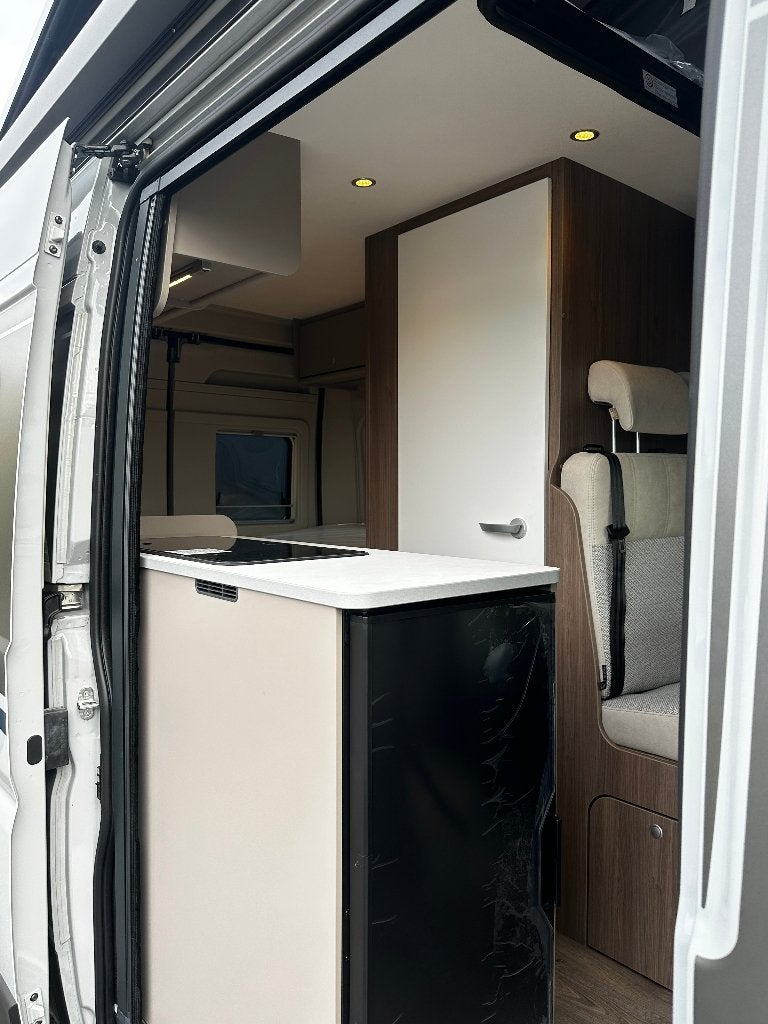 Carado Hymer CV 540 Pro AUTOMAAT slechts 5m40 NIEUW, Caravans en Kamperen, Automaat, Buscamper of Camperbus, Ringverwarming, Fiat