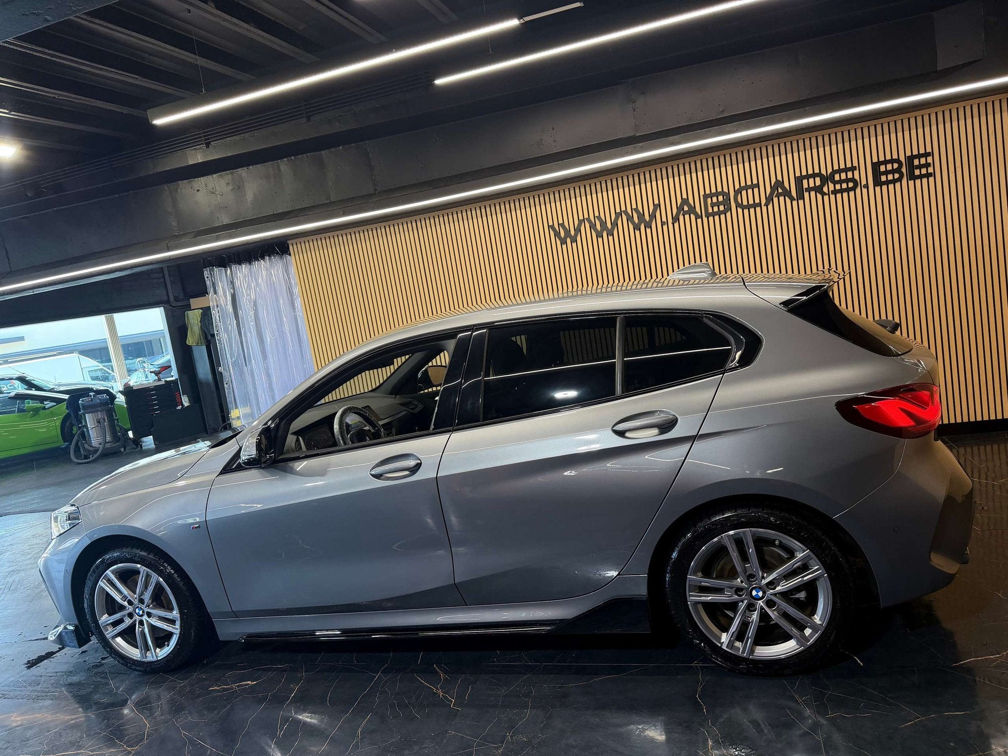 BMW 1 Serie 118 IA PACK M PERFORMANCE *GARANTIE 12 MOIS*, Auto's, Gebruikt, Zwart, 136 pk, Wit