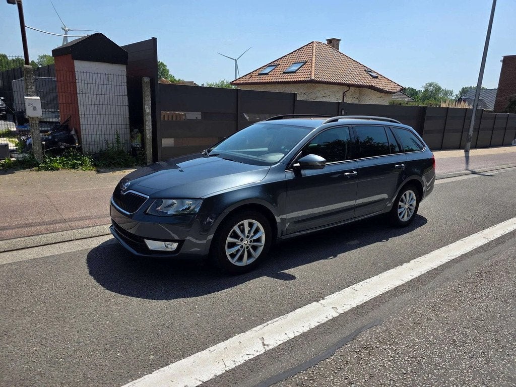 Skoda Octavia SW 1.6 CR TDi Style DSG ! 84000KM ! "AUTOMAAT", Argent ou Gris, Achat, Euro 6, Entreprise