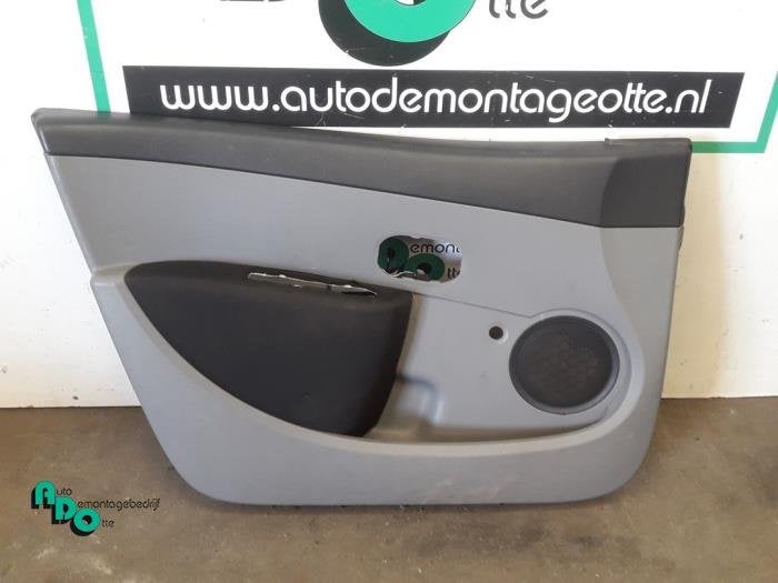 Revêtement portière 4portes avant gauche d'un Renault Clio, Renault, -, 3 mois de garantie, Utilisé