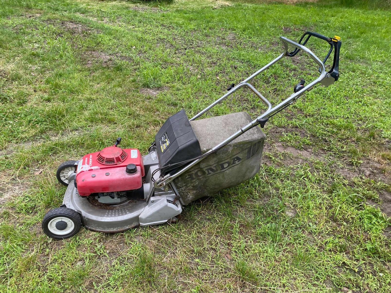 Benzine maaier honda HR2160, Tuin en Terras, Grasmaaiers, Ophalen, Gebruikt, 30 t/m 39 cm, Kooimesmaaier