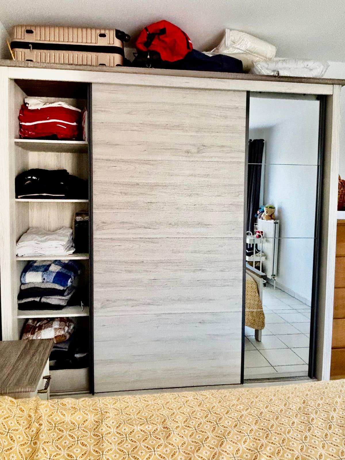 Armoire a vendre, Enlèvement, Comme neuf