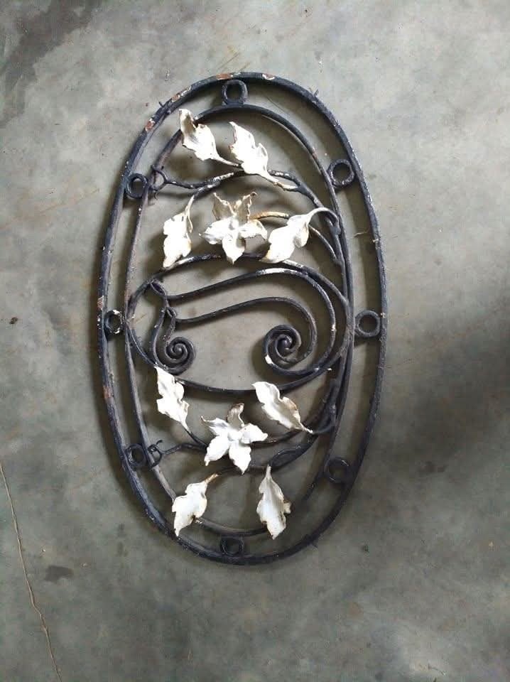 ancien fer forgé avec fleur et feuille, Enlèvement