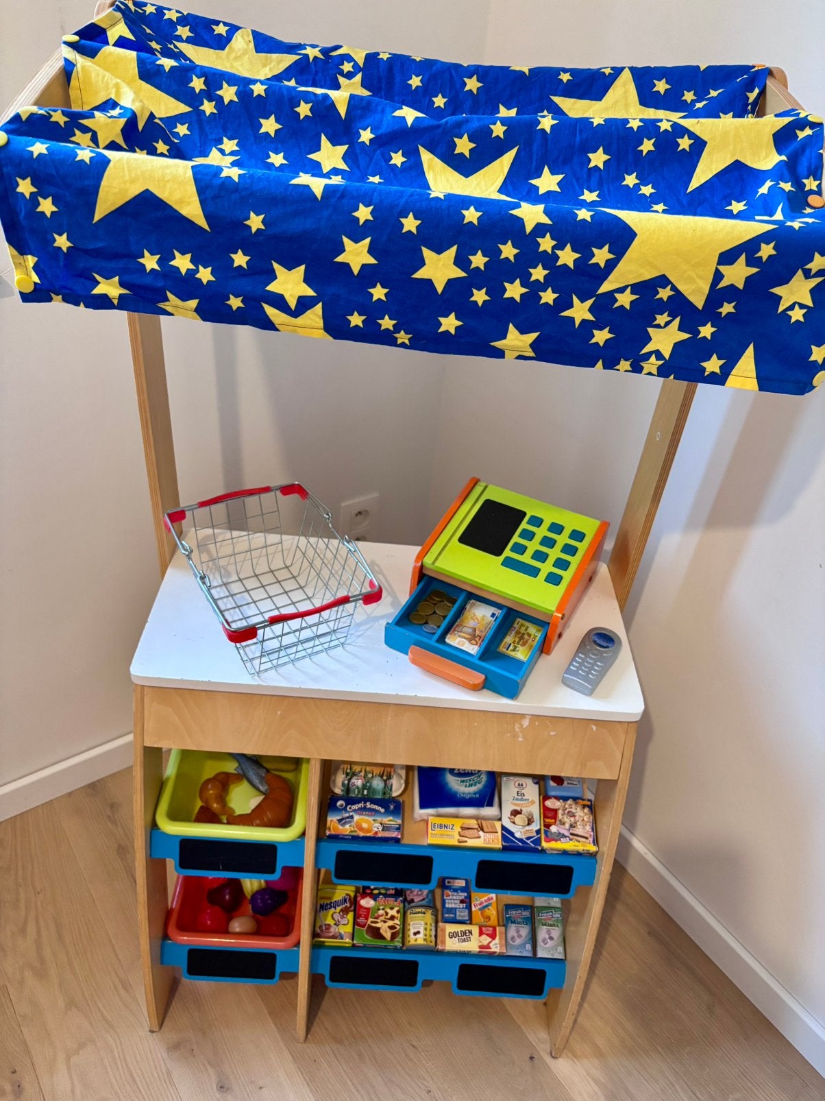 Houten speelgoedwinkel/ poppenkast, Ophalen, Gebruikt